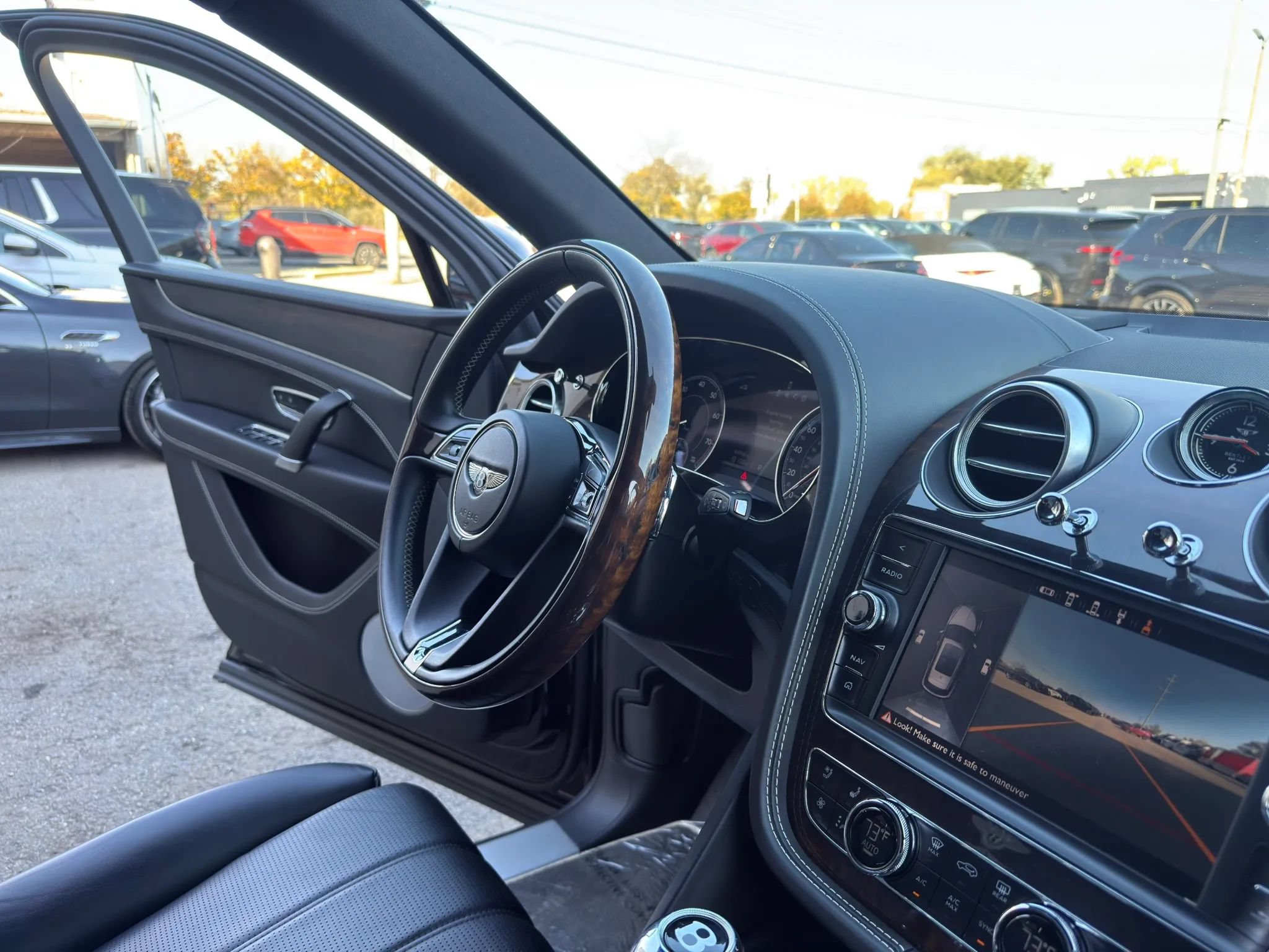 Used 2019 Bentley Bentayga AWD/4WD image 40