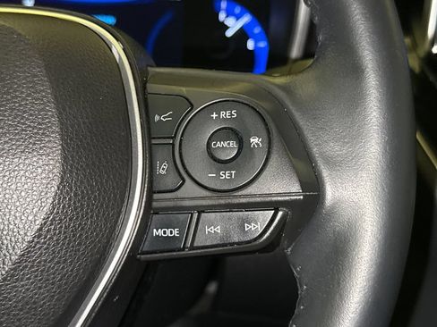 Used 2022 Toyota Corolla Cross XLE w/ Convenience Package FWD image 28