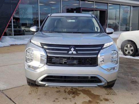 New 2026 Mitsubishi Outlander SE image 13