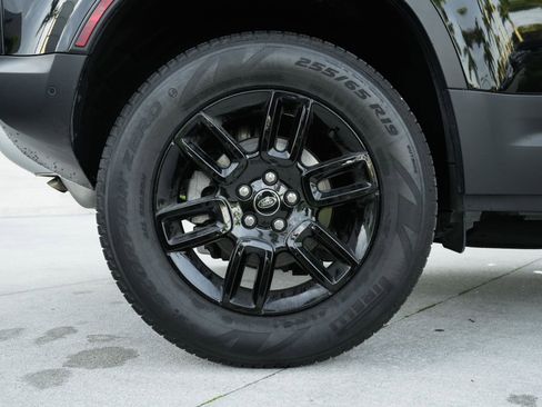 Used 2025 Land Rover Defender 110 S image 11