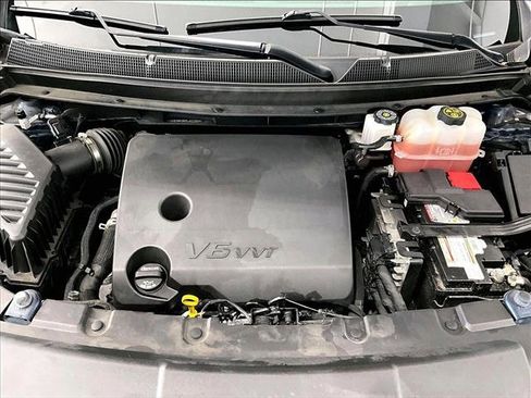 Used 2023 Chevrolet Traverse LT FWD image 11