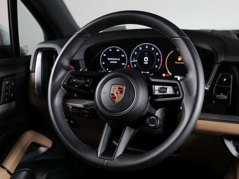 Certified 2026 Porsche Cayenne AWD/4WD image 15