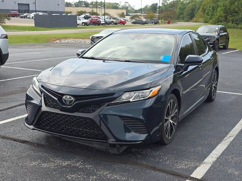 Used 2020 Toyota Camry SE FWD image 10