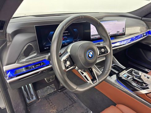 Used 2023 BMW i7 xDrive60 image 14