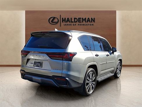 Used 2023 Lexus LX 600 4WD w/ Luxury Package image 6