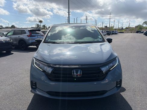 Used 2023 Honda Odyssey Sport image 2