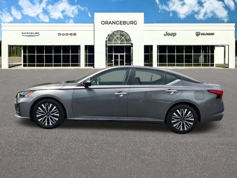 Used 2024 Nissan Altima 2.5 SV FWD image 6