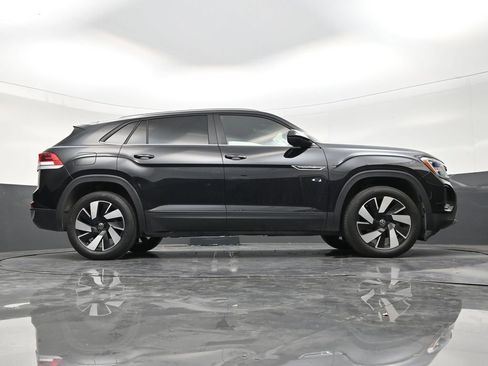 Used 2024 Volkswagen Atlas Cross Sport SE FWD image 25
