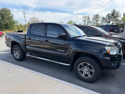 Used 2014 Toyota Tacoma 4x4 Double Cab w/ SR5 Package image 1