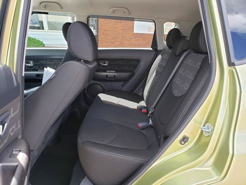 Used 2012 Kia Soul + FWD image 10
