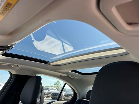 Used 2025 Mercedes-Benz E 350 Sedan image 32