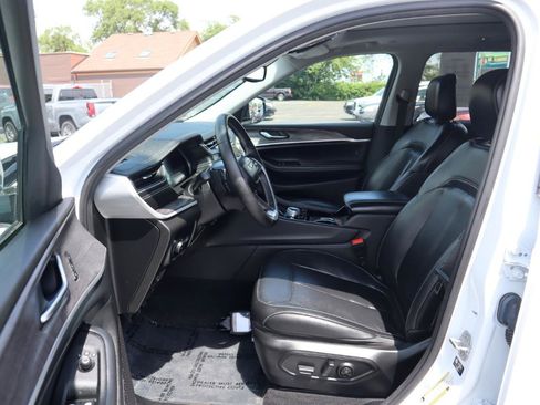 Used 2022 Jeep Grand Cherokee L Limited AWD/4WD image 19