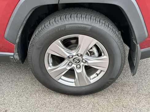 Used 2022 Toyota RAV4 XLE w/ Convenience Package AWD/4WD image 5