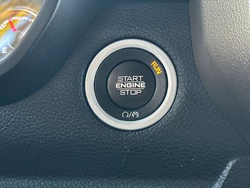 Used 2019 RAM 1500 Laramie image 31