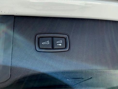 Used 2025 Porsche Cayenne image 15