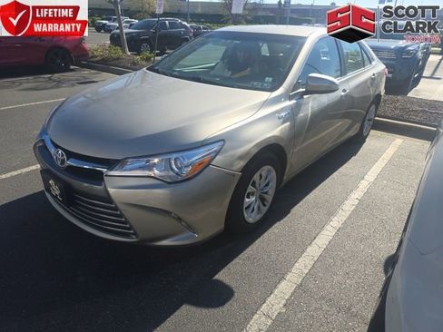 Used 2017 Toyota Camry LE image 1