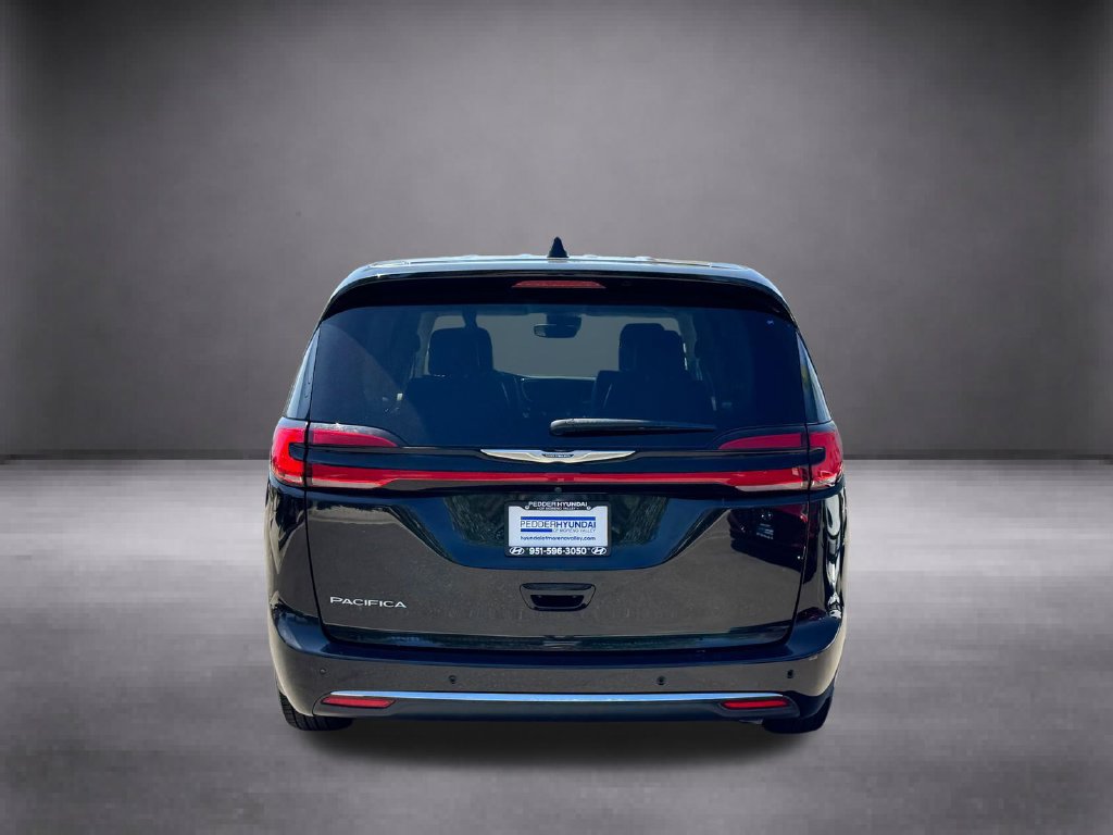 Used 2023 Chrysler Pacifica Touring-L FWD image 7