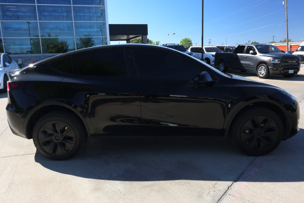 Used 2024 Tesla Model Y Long Range AWD/4WD image 4