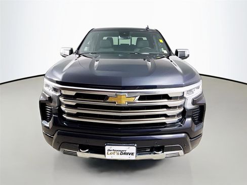Used 2022 Chevrolet Silverado 1500 High Country w/ High Country Premium Package AWD/4WD image 4