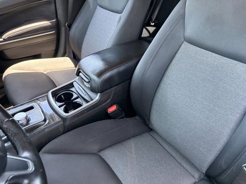 Used 2019 Chrysler 300 Touring w/ Sport Appearance Package RWD image 16
