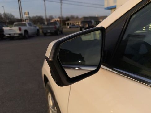 Used 2023 Chevrolet Equinox LT image 24