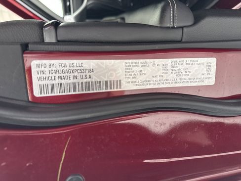 Used 2023 Jeep Grand Cherokee Limited image 32