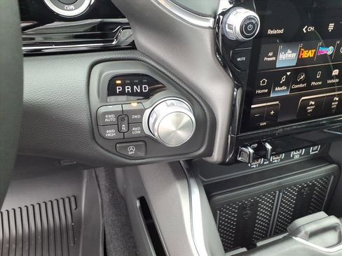 New 2026 RAM 1500 Laramie AWD/4WD image 15