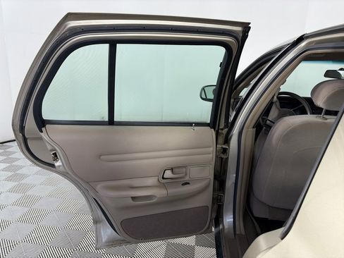 Used 1999 Ford Crown Victoria RWD image 12
