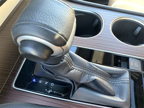 Used 2021 Toyota Sienna XLE image 25