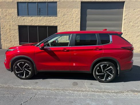 Used 2022 Mitsubishi Outlander ES AWD/4WD image 2