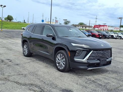 Used 2025 Buick Enclave Preferred AWD/4WD image 3