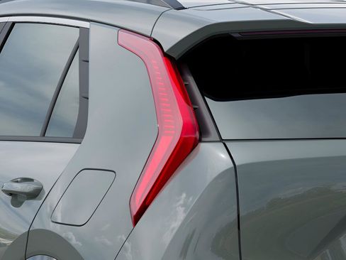 New 2025 Kia Niro EX Touring image 11