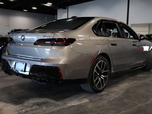 Used 2023 BMW 760i xDrive w/ Executive Package image 6