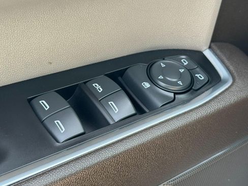 Used 2022 Chevrolet Silverado 1500 LT AWD/4WD image 25