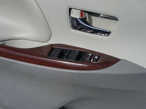Used 2013 Toyota Sienna XLE FWD image 32