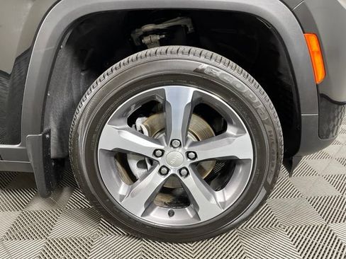 Used 2026 Jeep Grand Cherokee Limited AWD/4WD image 9
