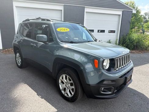 Used 2018 Jeep Renegade Latitude w/ Cold Weather Group AWD/4WD image 6