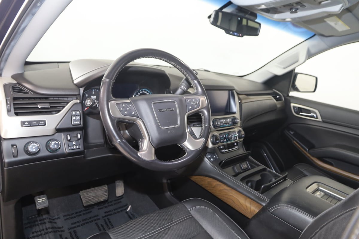 Used 2019 GMC Yukon Denali w/ Denali Ultimate Package AWD/4WD image 24
