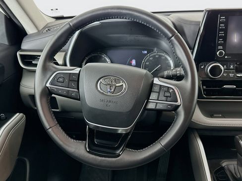 Used 2020 Toyota Highlander XLE image 18