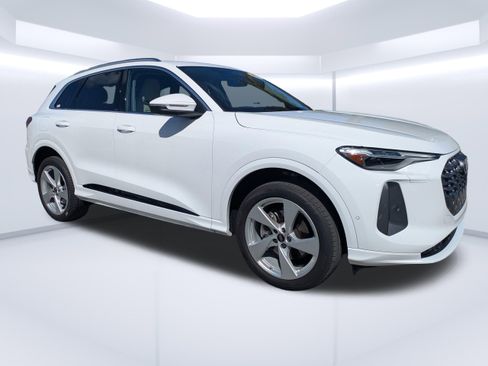 Certified 2025 Audi Q5 Premium Plus w/ Premium Plus image 1