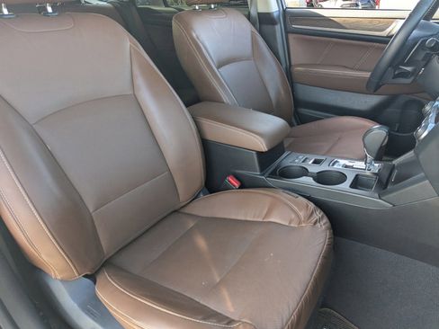 Used 2017 Subaru Outback 2.5i Touring w/ Popular Package #5A image 11