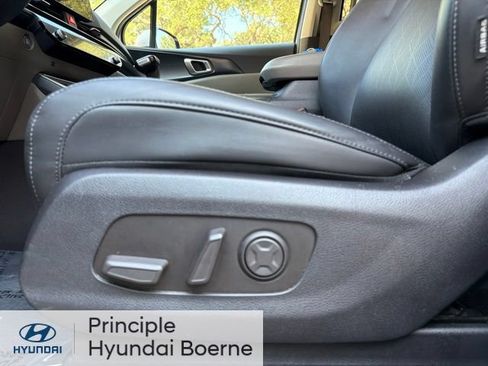Used 2025 Kia Carnival FWD image 31