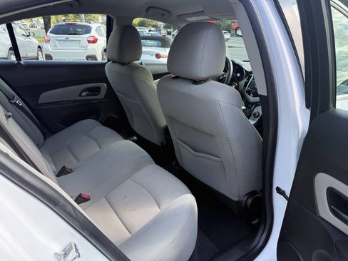 Used 2016 Chevrolet Cruze LT w/ Technology Package FWD image 15