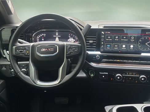Used 2025 GMC Sierra 1500 Elevation image 14