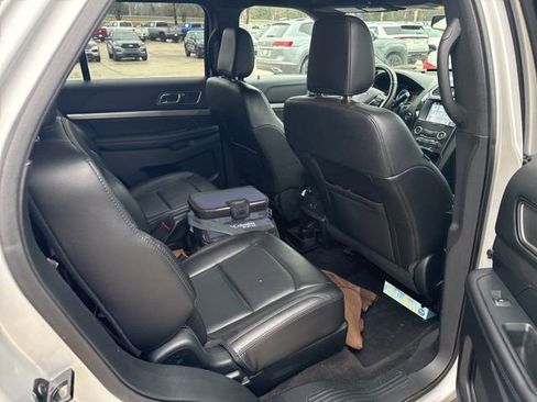 Used 2018 Ford Explorer XLT w/ Equipment Group 202A image 16