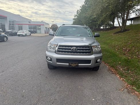 Used 2015 Toyota Sequoia SR5 image 3