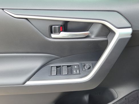 Certified 2022 Toyota RAV4 XLE Premium AWD/4WD image 18