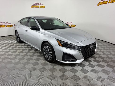 Certified 2025 Nissan Altima 2.5 SV FWD image 8