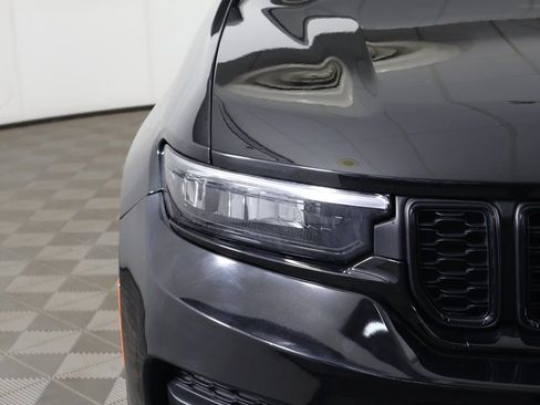 Used 2023 Jeep Grand Cherokee Altitude image 13