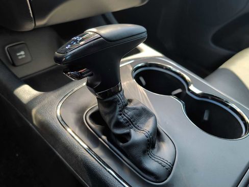 Used 2018 Dodge Durango R/T w/ Technology Group RWD image 21